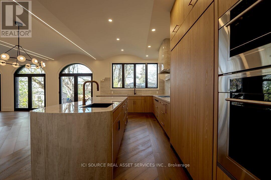 38 Ridgevale Drive, Toronto, Ontario  M6A 1K8 - Photo 6 - C12629210