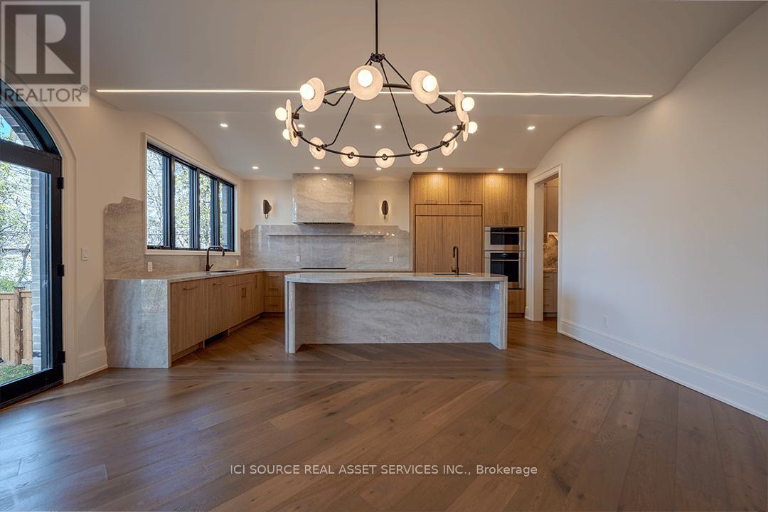 38 Ridgevale Drive, Toronto, Ontario  M6A 1K8 - Photo 8 - C12629210