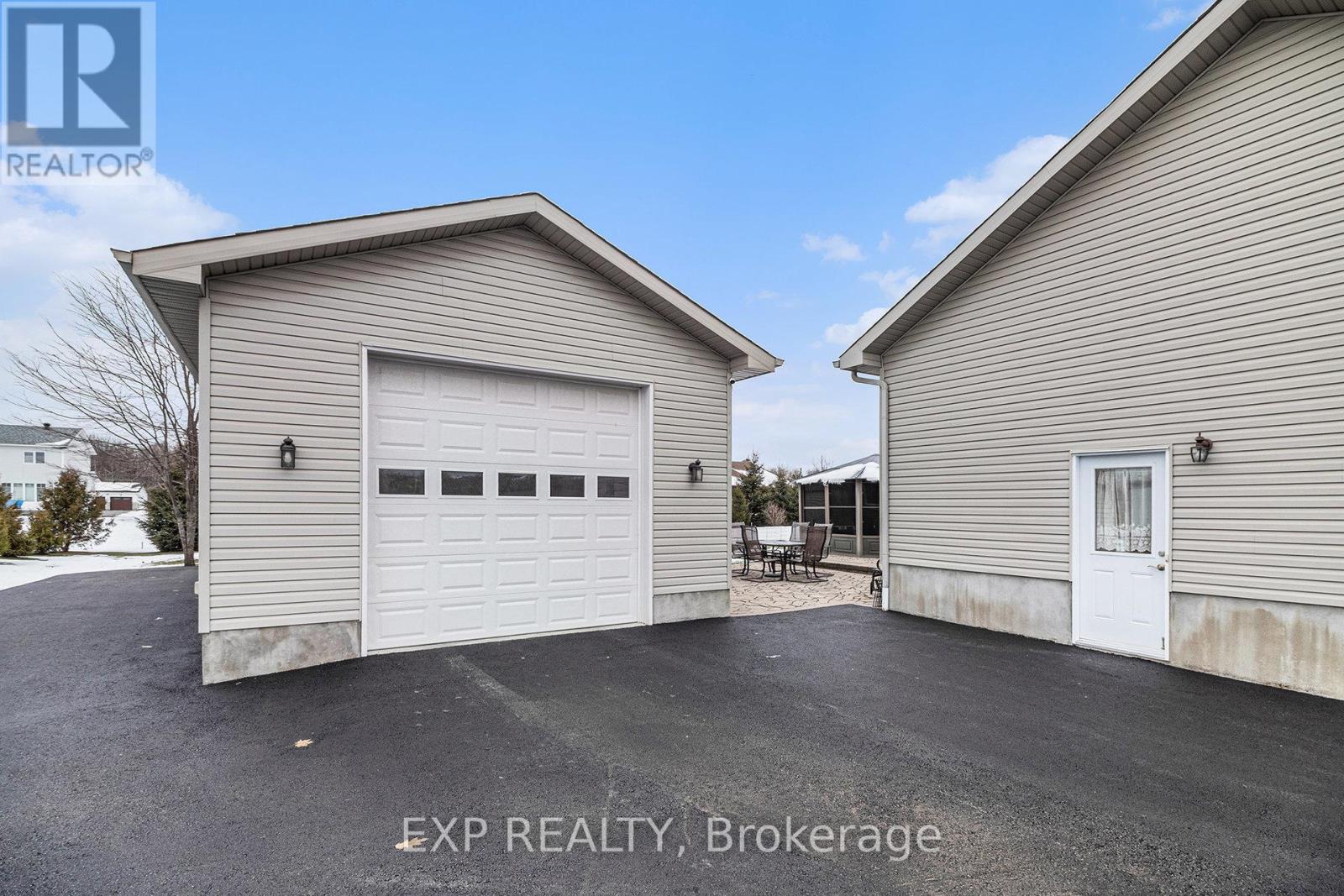 2003 Farisita Drive, Ottawa, Ontario  K0A 3H0 - Photo 28 - X12462674