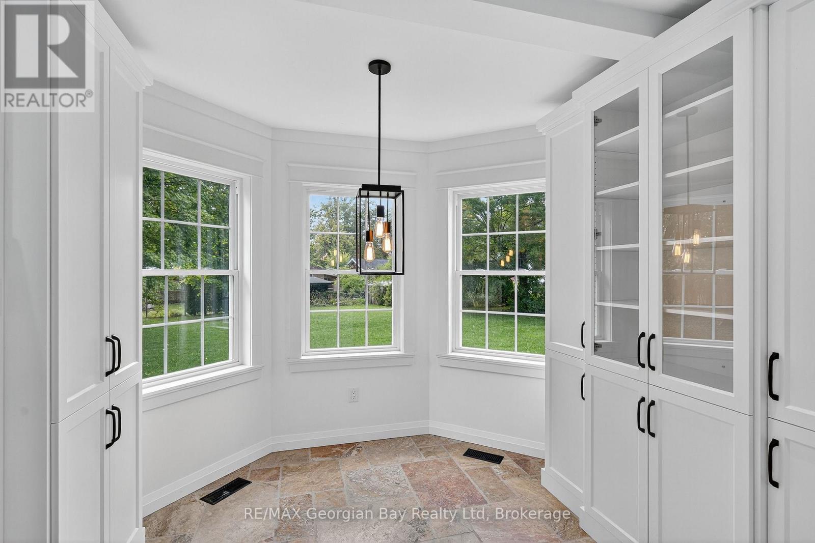 105 Duckworth Street, Barrie, Ontario L4M 3V9 - Photo 11 - S12629236