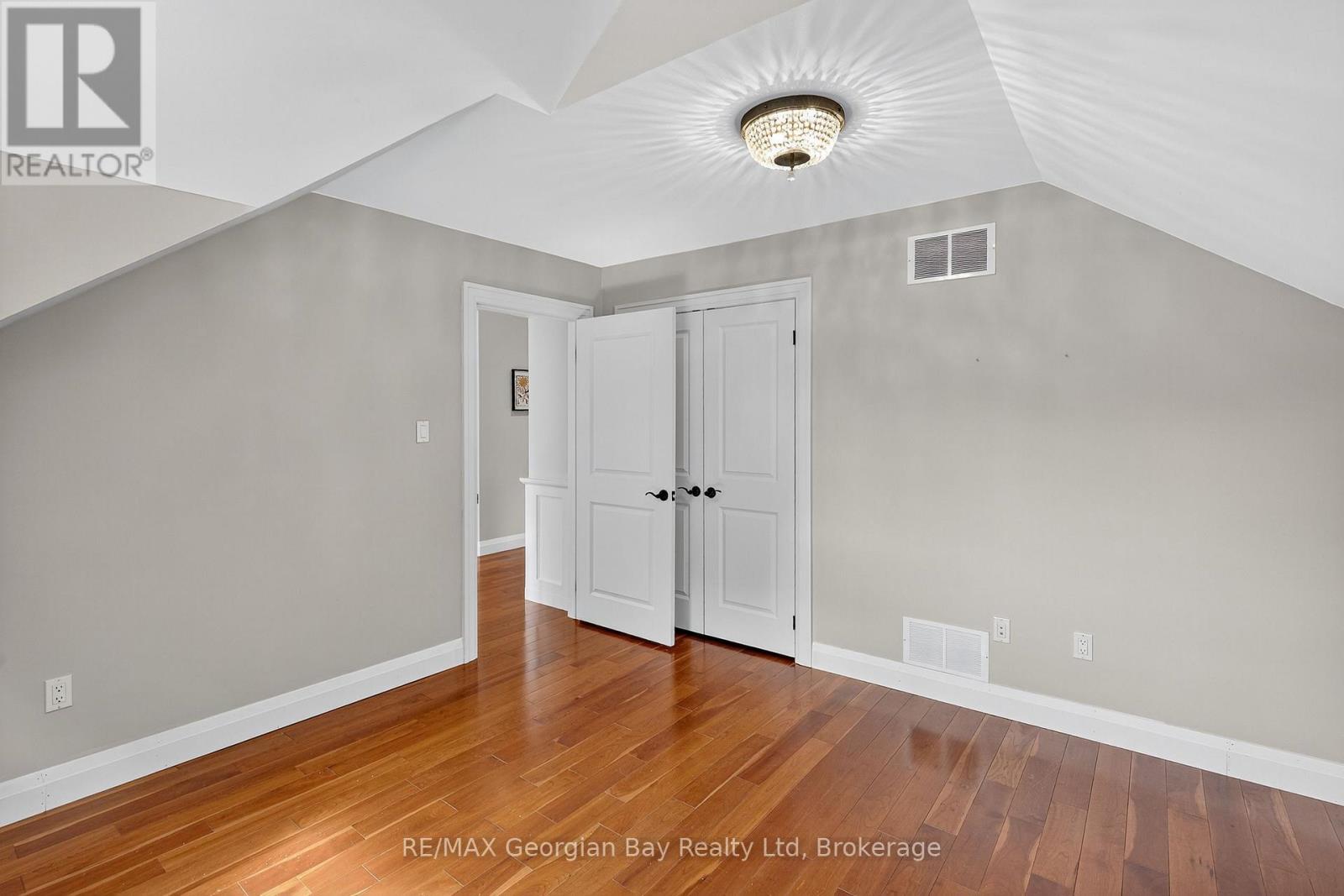 105 Duckworth Street, Barrie, Ontario L4M 3V9 - Photo 25 - S12629236