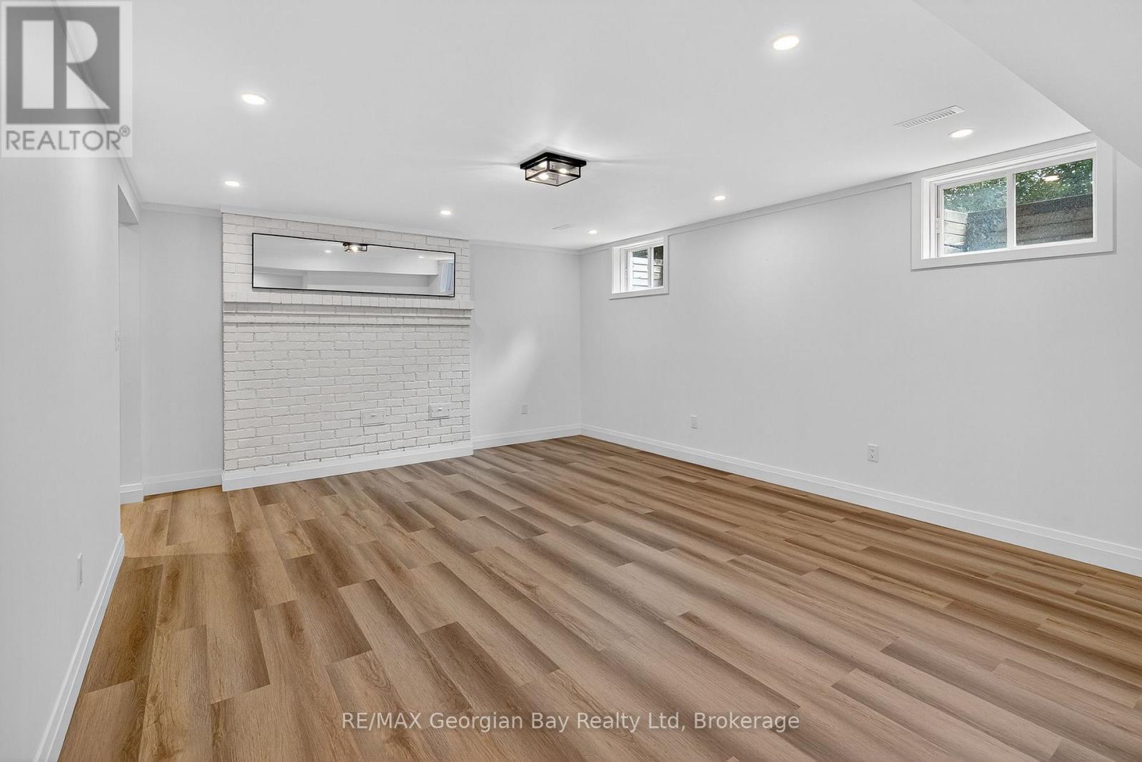 105 Duckworth Street, Barrie, Ontario L4M 3V9 - Photo 36 - S12629236