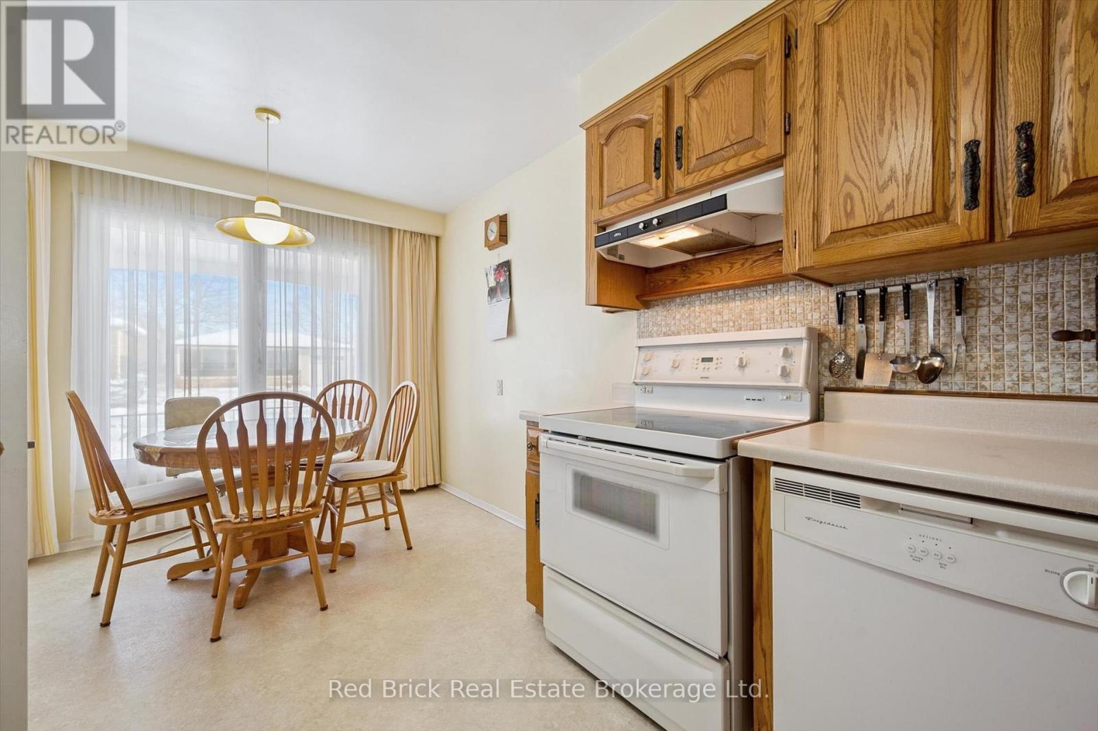 32 Algoma Drive S, Guelph, Ontario N1E 1C7 - Photo 18 - X12629230