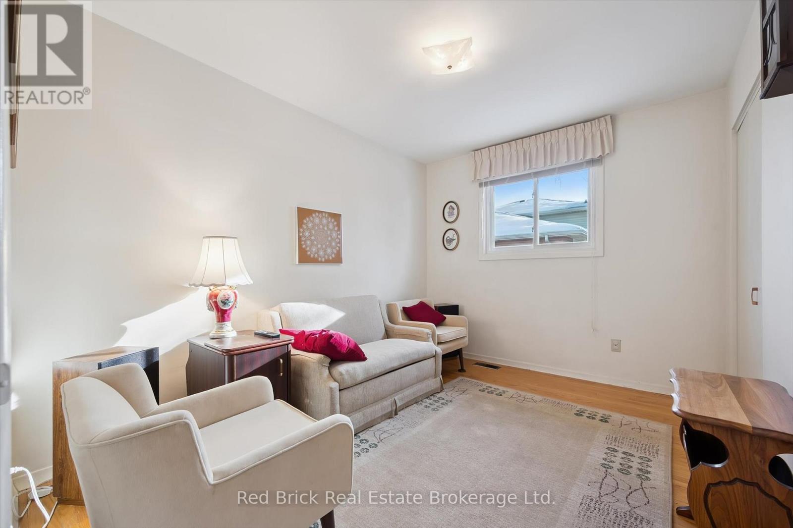 32 Algoma Drive S, Guelph, Ontario N1E 1C7 - Photo 24 - X12629230