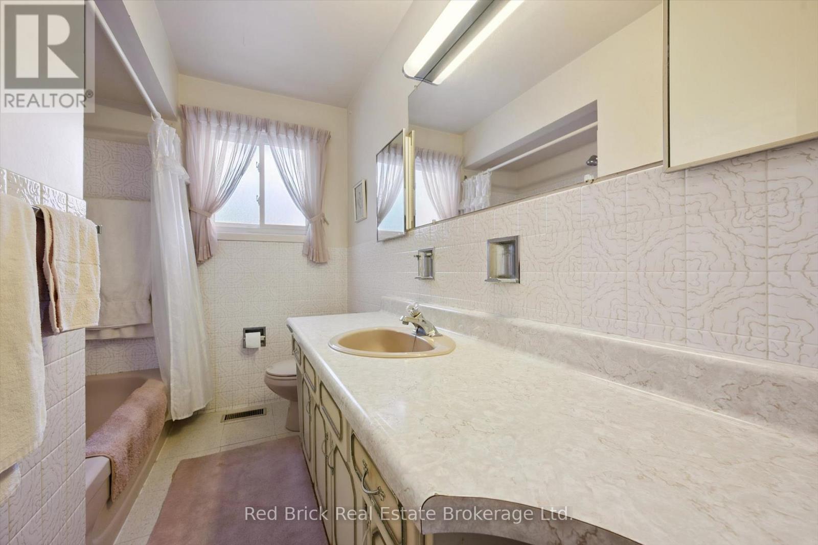 32 Algoma Drive S, Guelph, Ontario N1E 1C7 - Photo 26 - X12629230