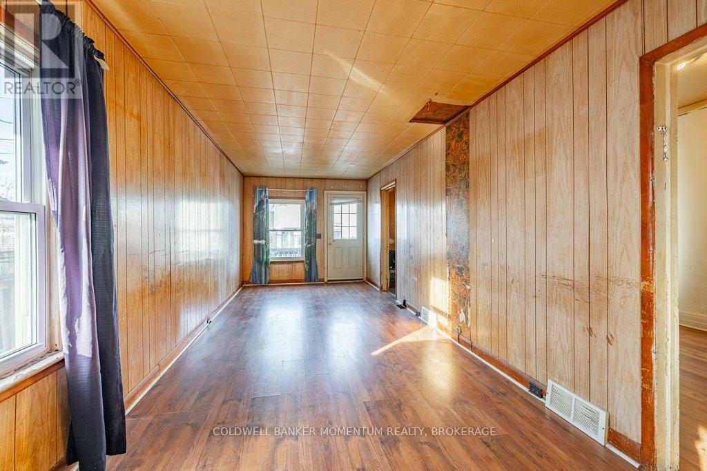 60 Page Street, St. Catharines, Ontario  L2R 4A7 - Photo 11 - X12629222