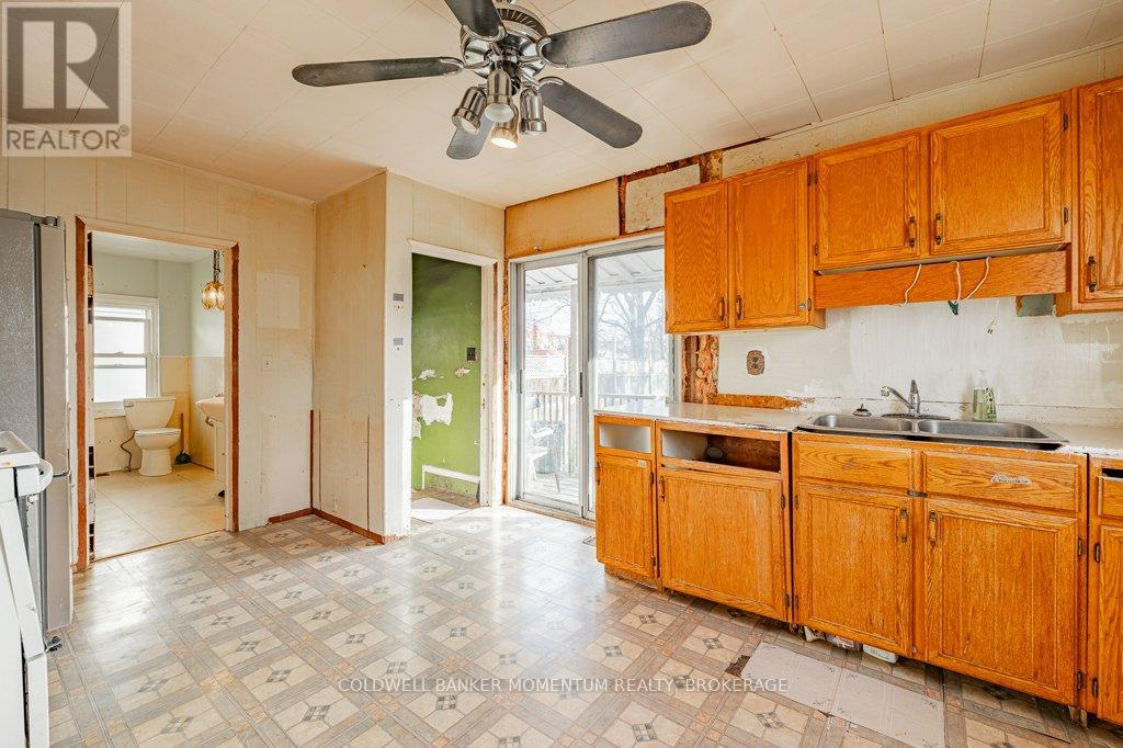 60 Page Street, St. Catharines, Ontario  L2R 4A7 - Photo 16 - X12629222