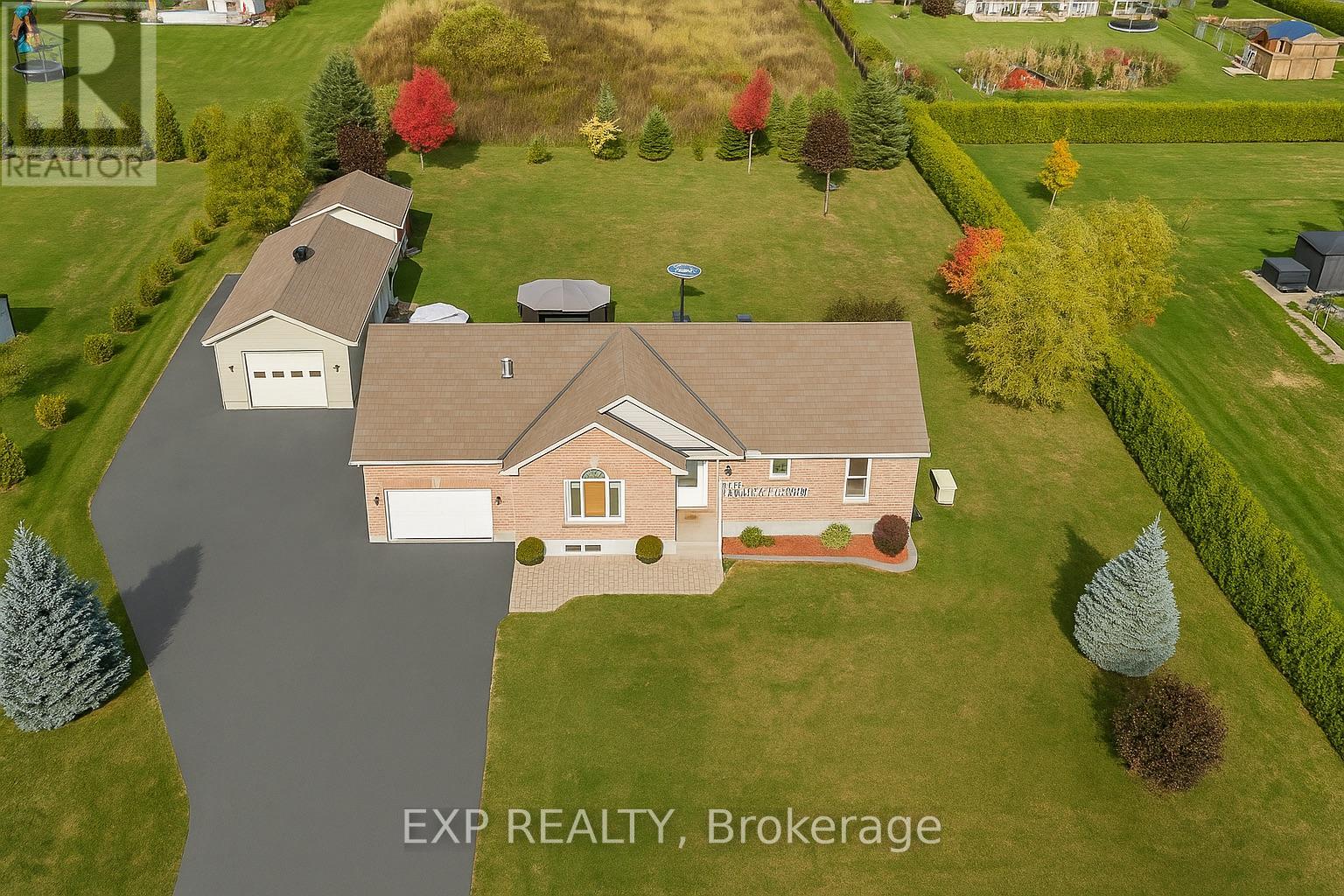 2003 Farisita Drive, Ottawa, Ontario  K0A 3H0 - Photo 3 - X12462674