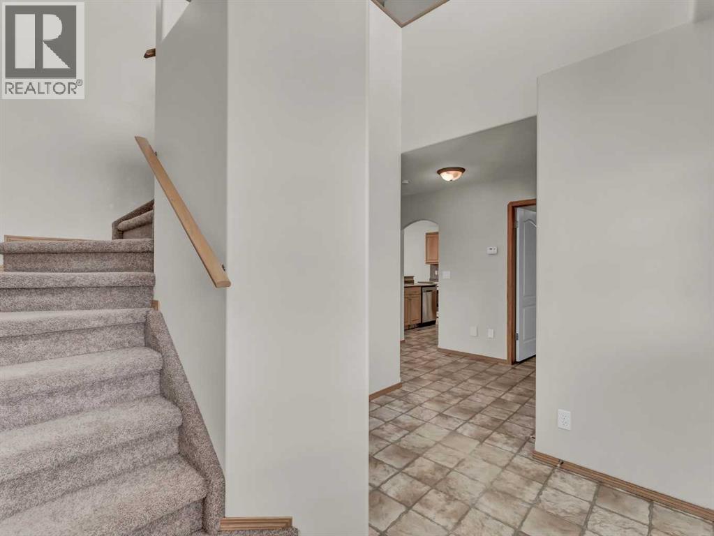 18 Vista Close Se, Medicine Hat, Alberta T1B 0A9 - Photo 4 - A2273526