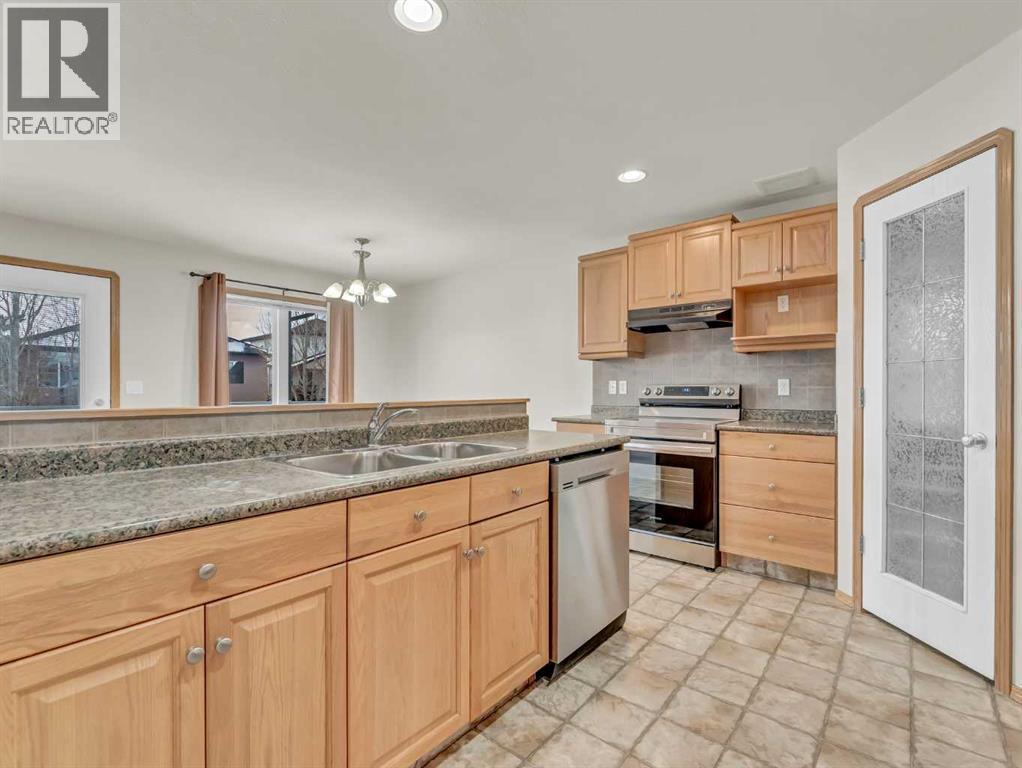 18 Vista Close Se, Medicine Hat, Alberta T1B 0A9 - Photo 7 - A2273526