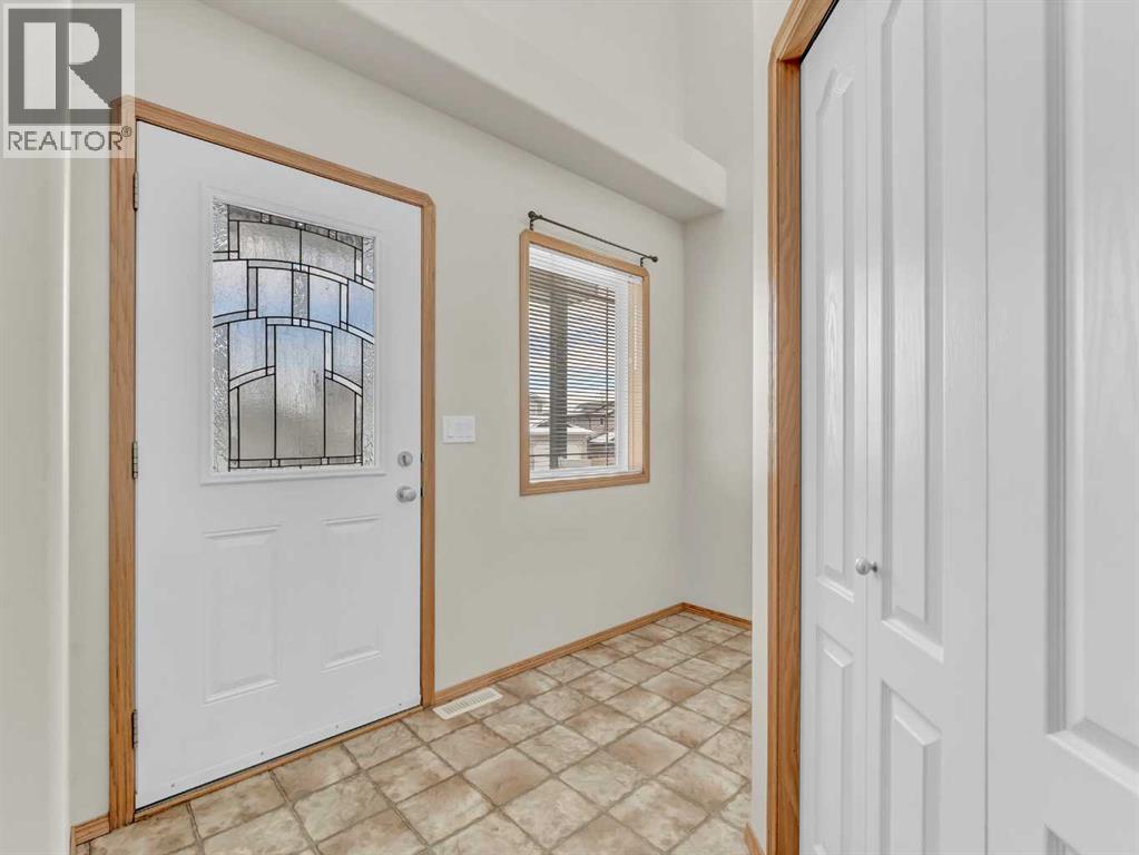 18 Vista Close Se, Medicine Hat, Alberta T1B 0A9 - Photo 5 - A2273526