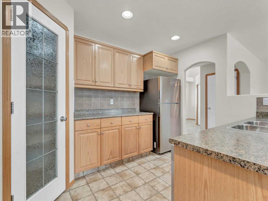 18 Vista Close Se, Medicine Hat, Alberta T1B 0A9 - Photo 9 - A2273526