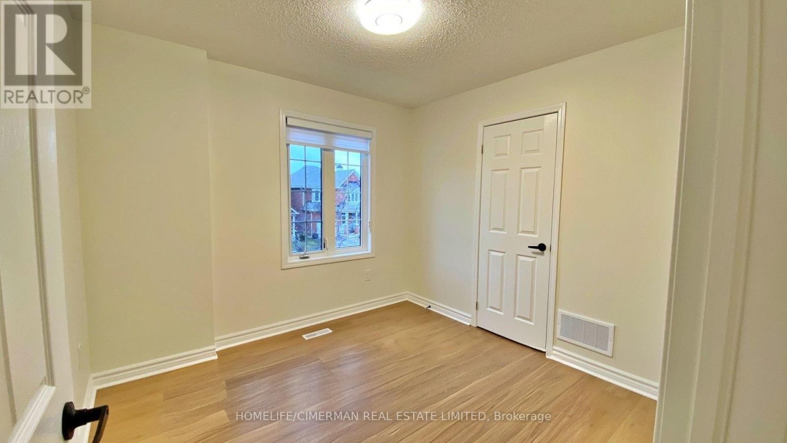 439 Cavanagh Lane, Milton, Ontario  L9T 8G6 - Photo 3 - W12629238