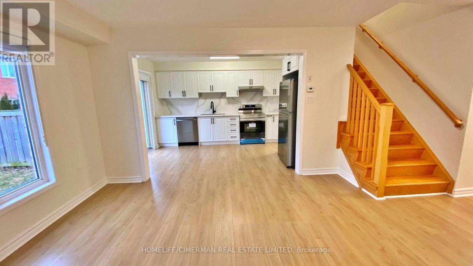 439 Cavanagh Lane, Milton, Ontario  L9T 8G6 - Photo 5 - W12629238