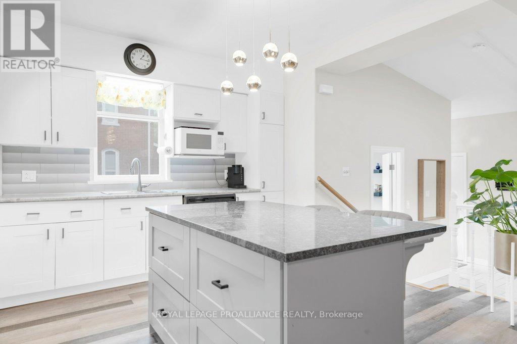 306 Bleecker Avenue, Belleville (Thurlow Ward), Ontario  K8N 3V4 - Photo 11 - X12629272