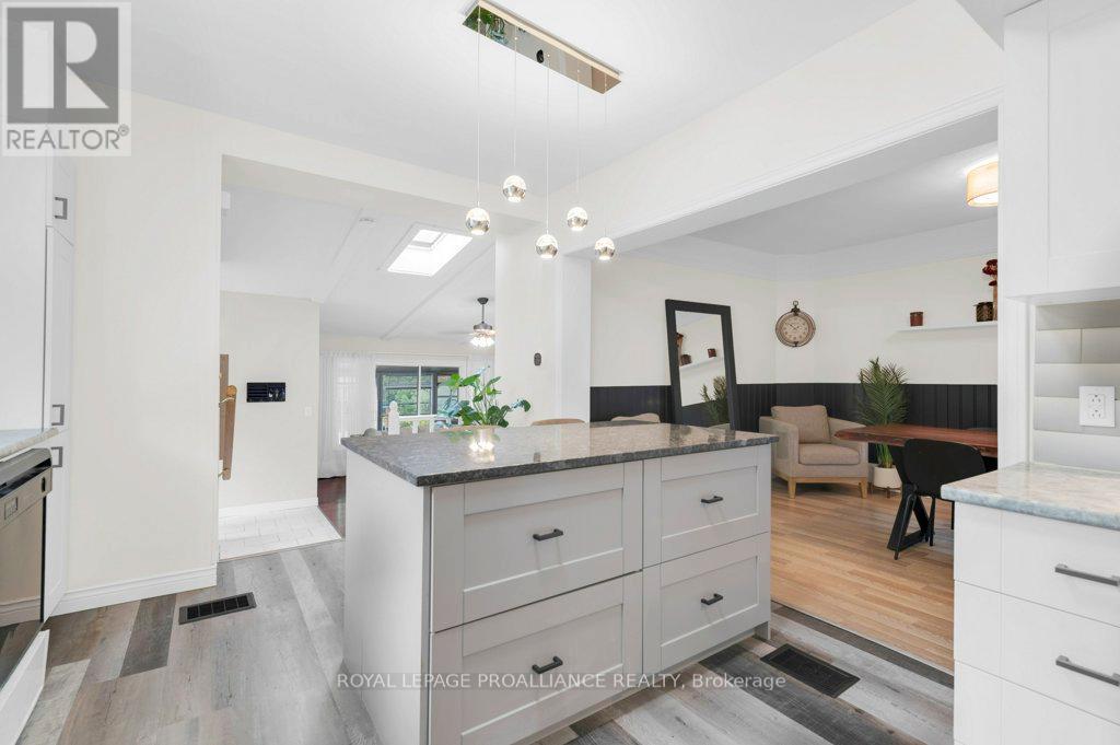 306 Bleecker Avenue, Belleville (Thurlow Ward), Ontario  K8N 3V4 - Photo 12 - X12629272