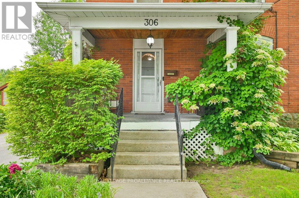 306 Bleecker Avenue, Belleville (Thurlow Ward), Ontario  K8N 3V4 - Photo 4 - X12629272