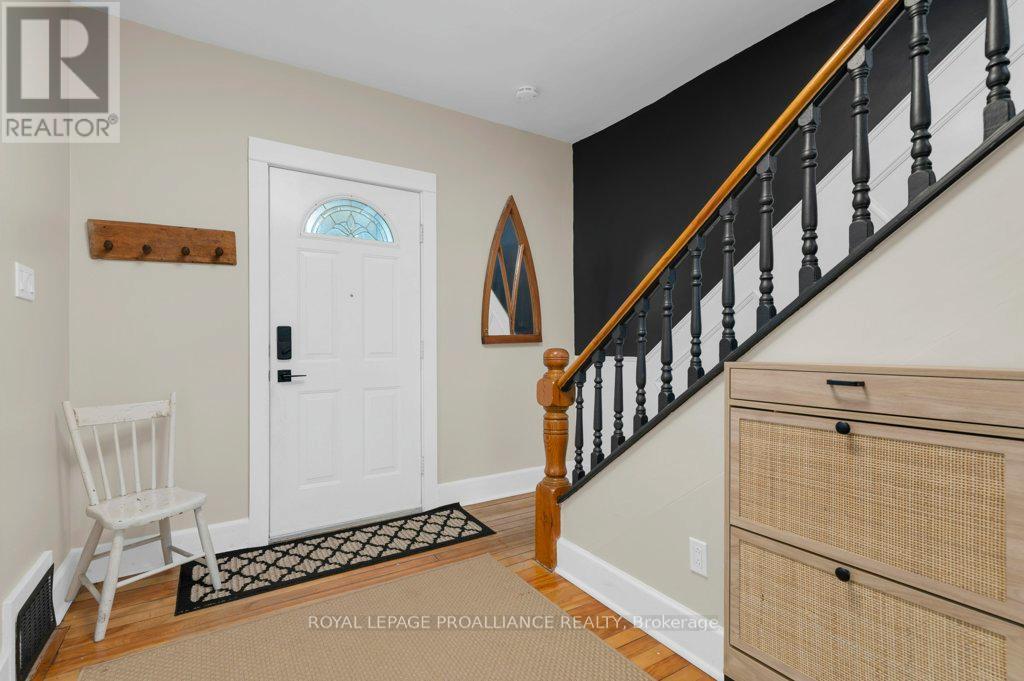 306 Bleecker Avenue, Belleville (Thurlow Ward), Ontario  K8N 3V4 - Photo 6 - X12629272