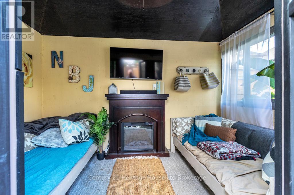 717 Normandy Drive, Woodstock (Woodstock - North), Ontario  N4T 0C5 - Photo 37 - X12440631