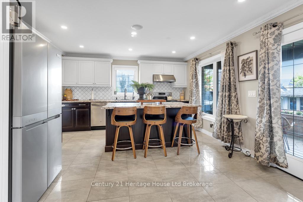 717 Normandy Drive, Woodstock (Woodstock - North), Ontario  N4T 0C5 - Photo 9 - X12440631