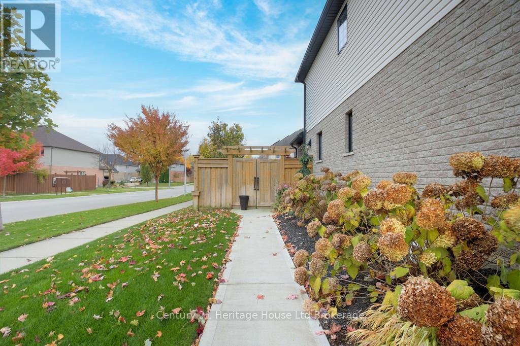 717 Normandy Drive, Woodstock (Woodstock - North), Ontario  N4T 0C5 - Photo 45 - X12440631