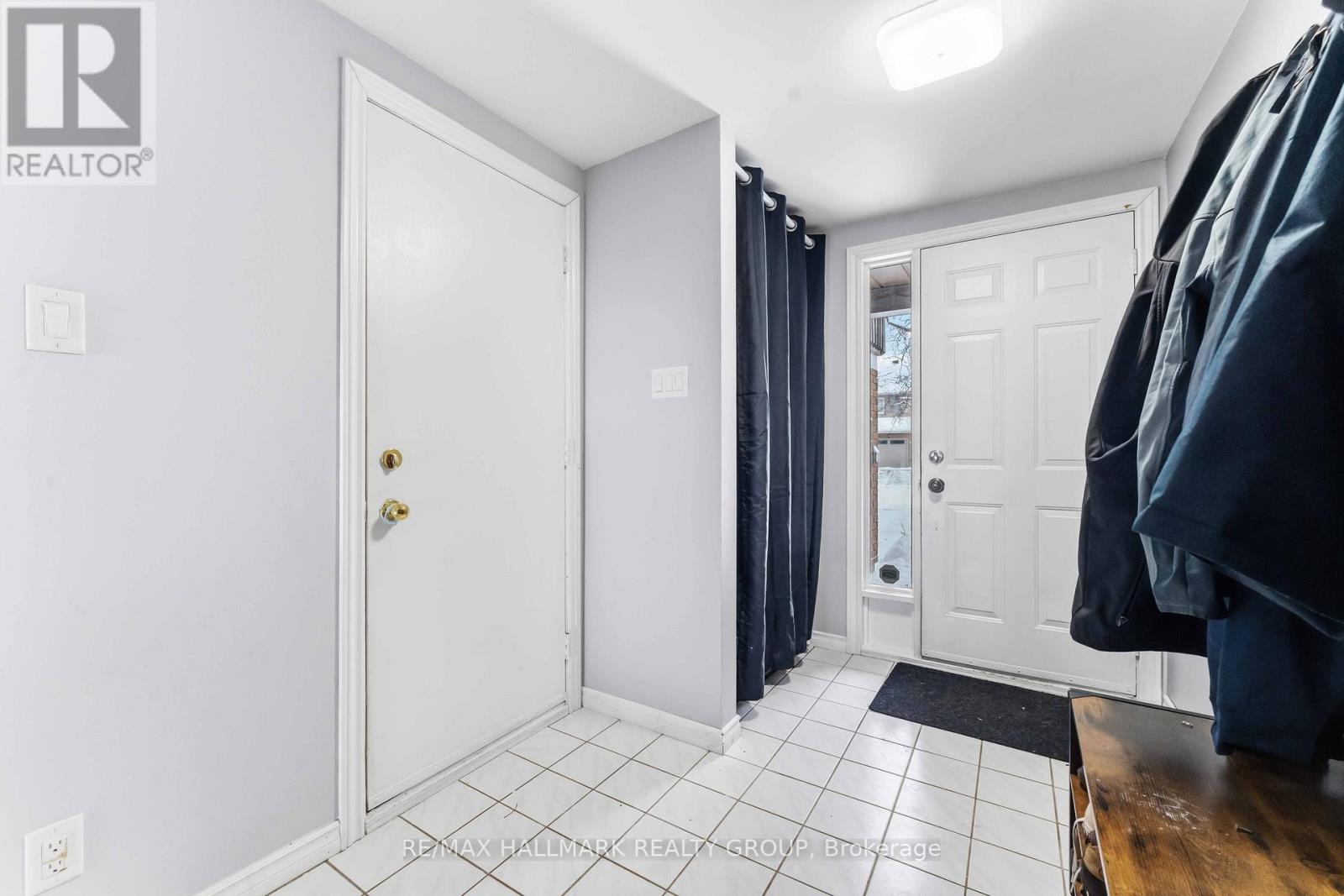 648 Brome Crescent, Ottawa, Ontario  K4A 1W2 - Photo 3 - X12629298