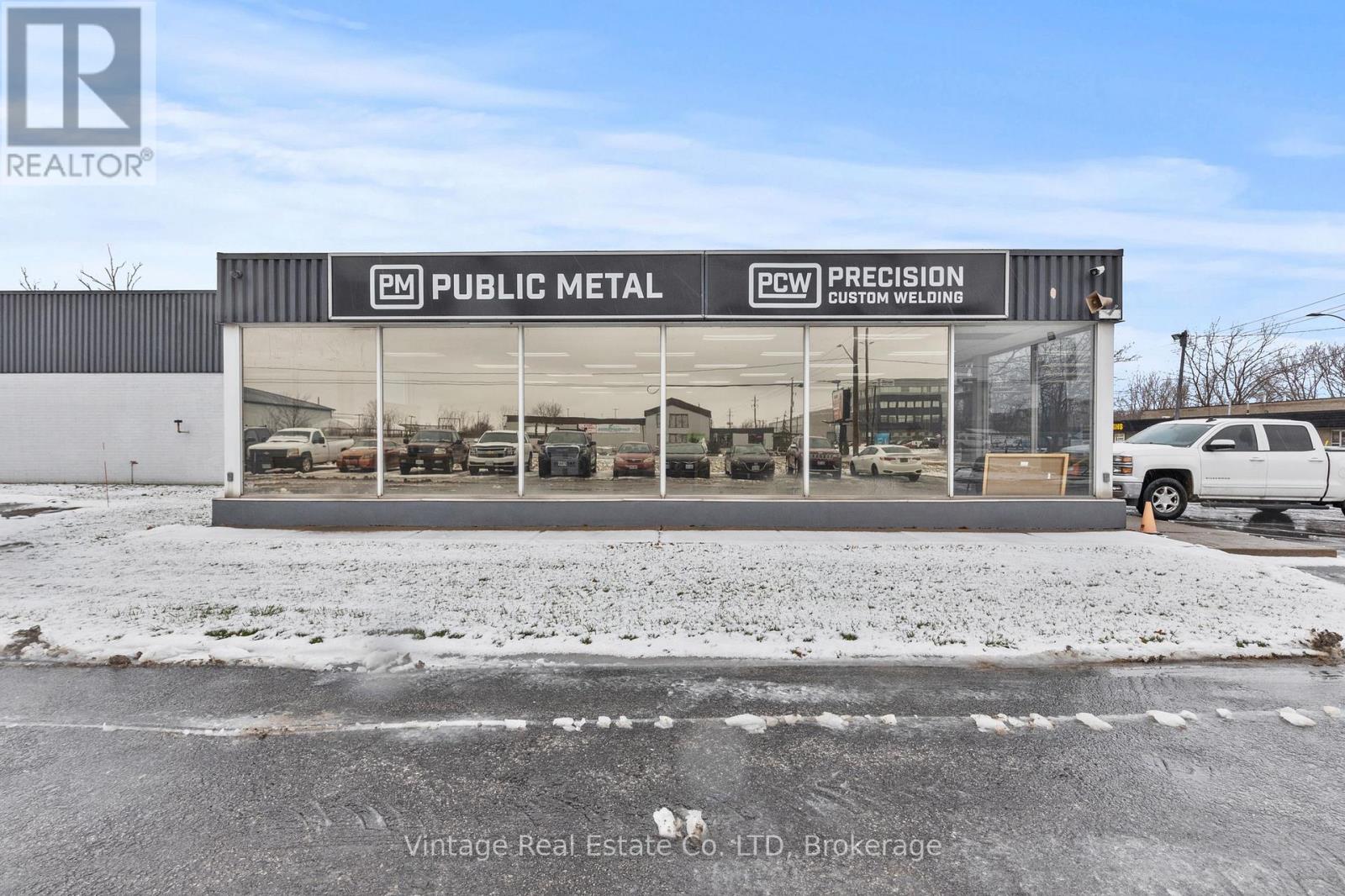 113 Shaw Street, Welland, Ontario L3B 5X4 - Photo 1 - X12629262