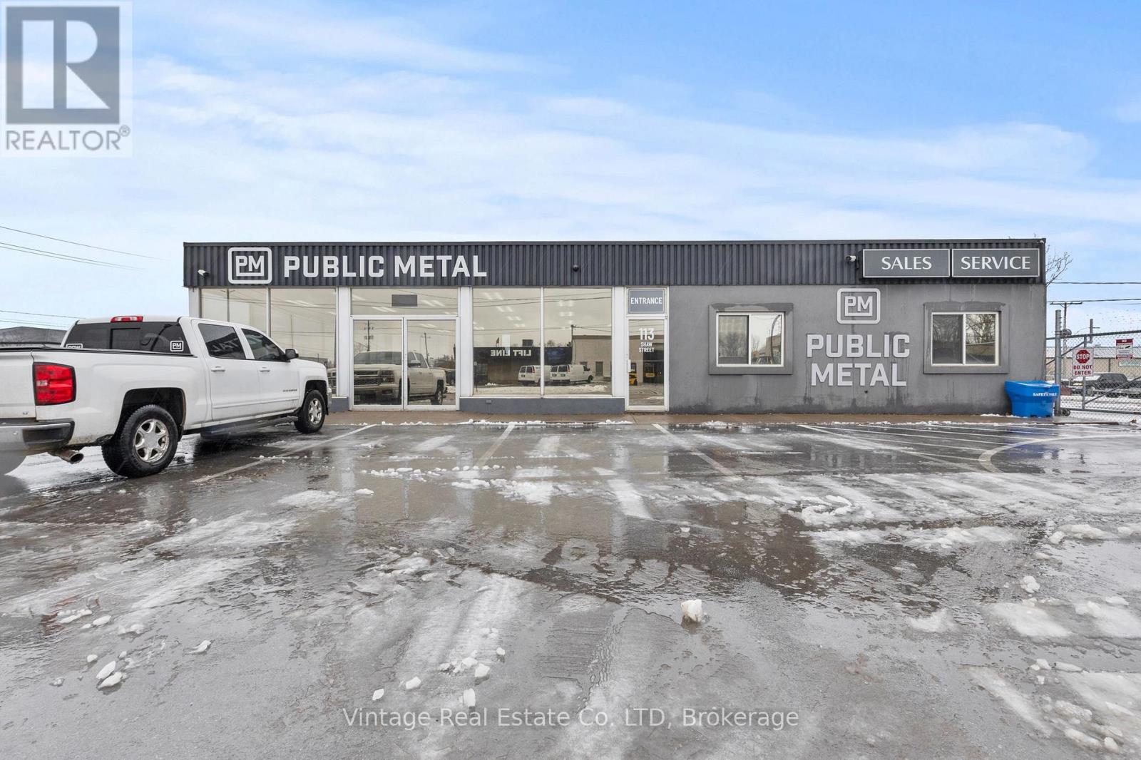 113 Shaw Street, Welland, Ontario L3B 5X4 - Photo 3 - X12629262