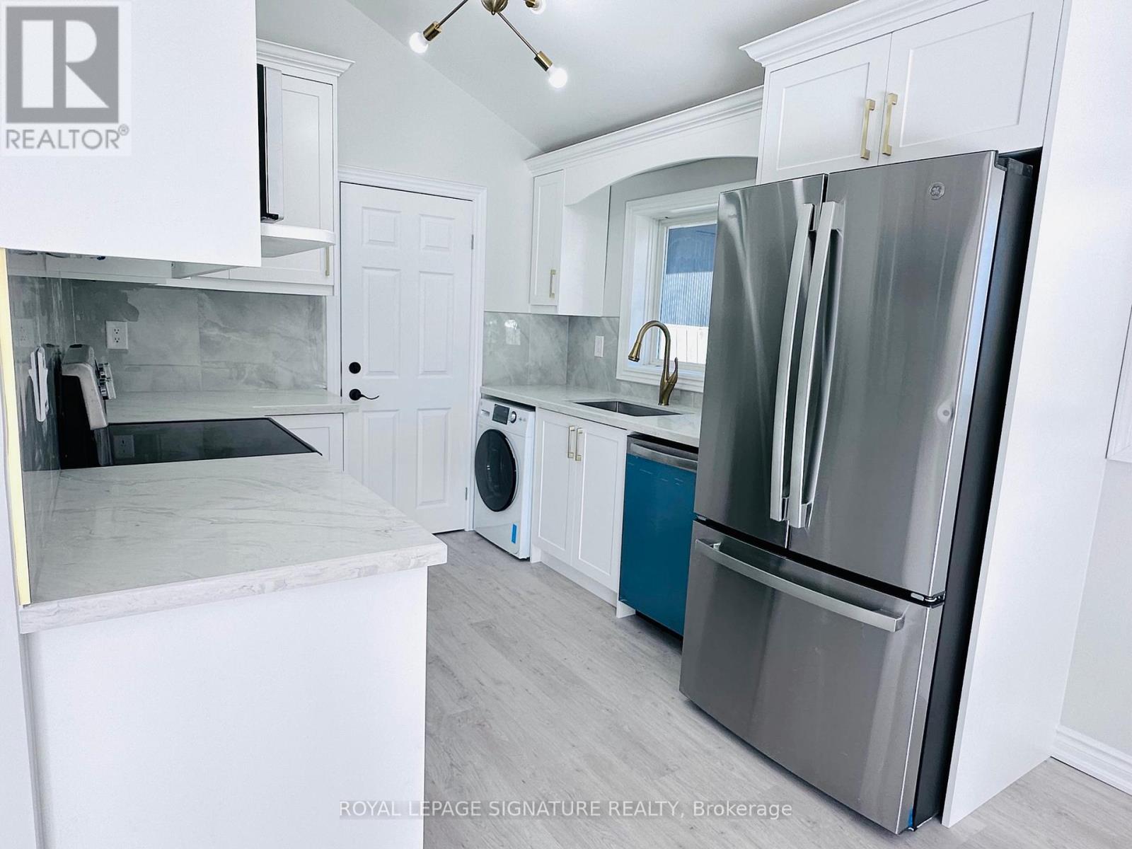 55 MUNSON CRESCENT, Toronto, Ontario