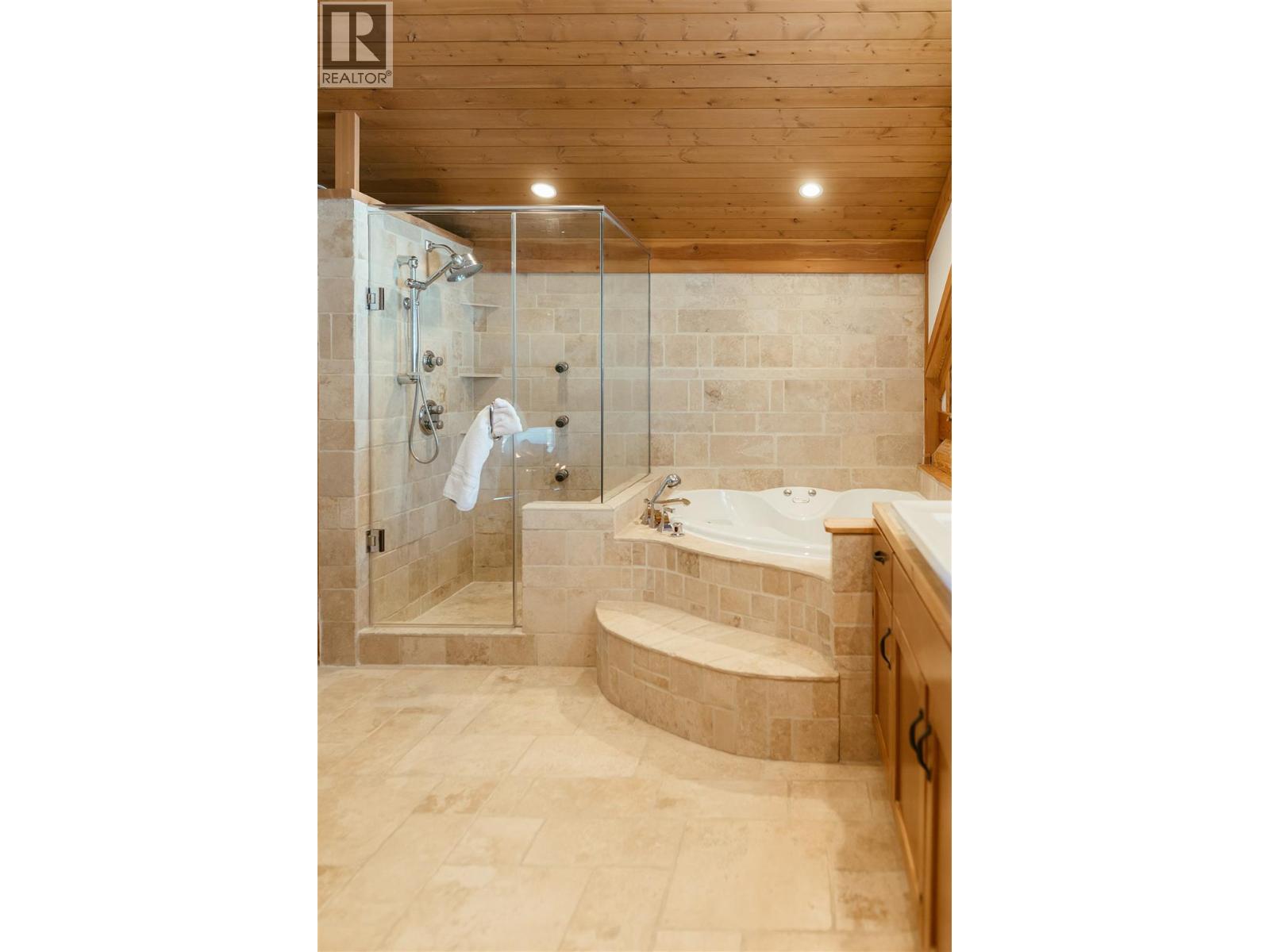 1595 COLUMBIA VALLEY VEIW Drive Golden, BC V0A1H2_6