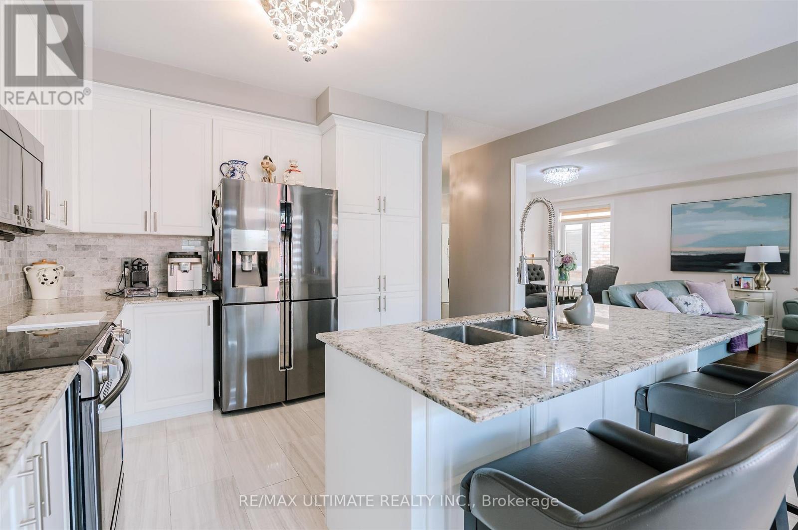 47 Lewis Avenue, Bradford West Gwillimbury, Ontario  L3Z 0X2 - Photo 10 - N12629264