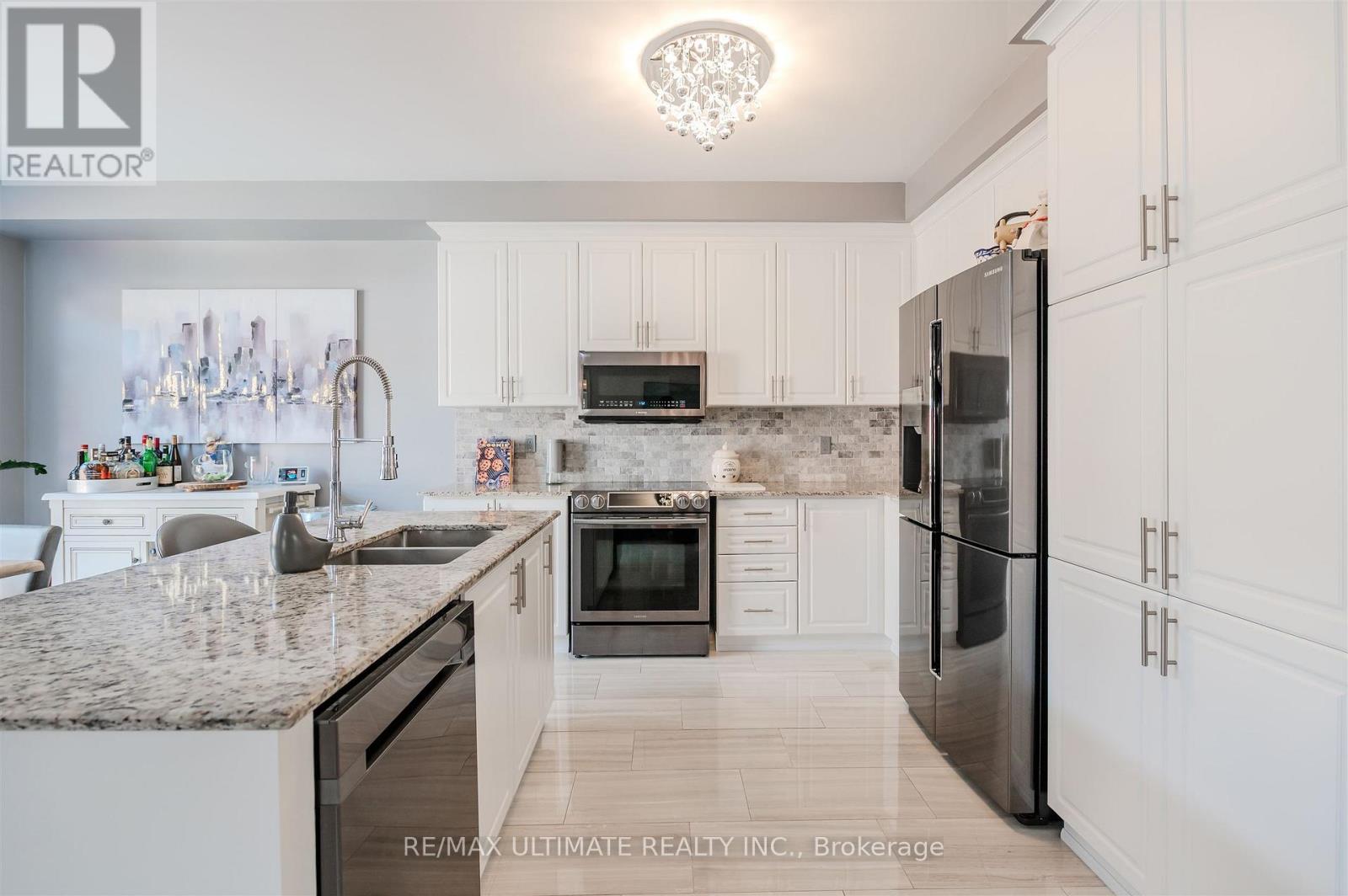 47 Lewis Avenue, Bradford West Gwillimbury, Ontario  L3Z 0X2 - Photo 13 - N12629264