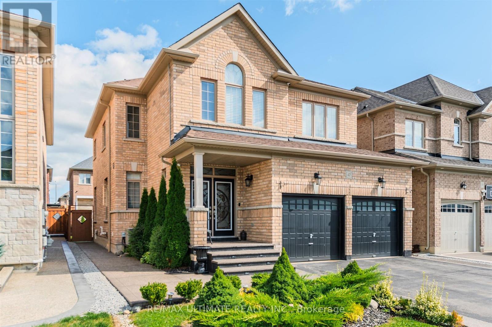 47 Lewis Avenue, Bradford West Gwillimbury, Ontario  L3Z 0X2 - Photo 2 - N12629264