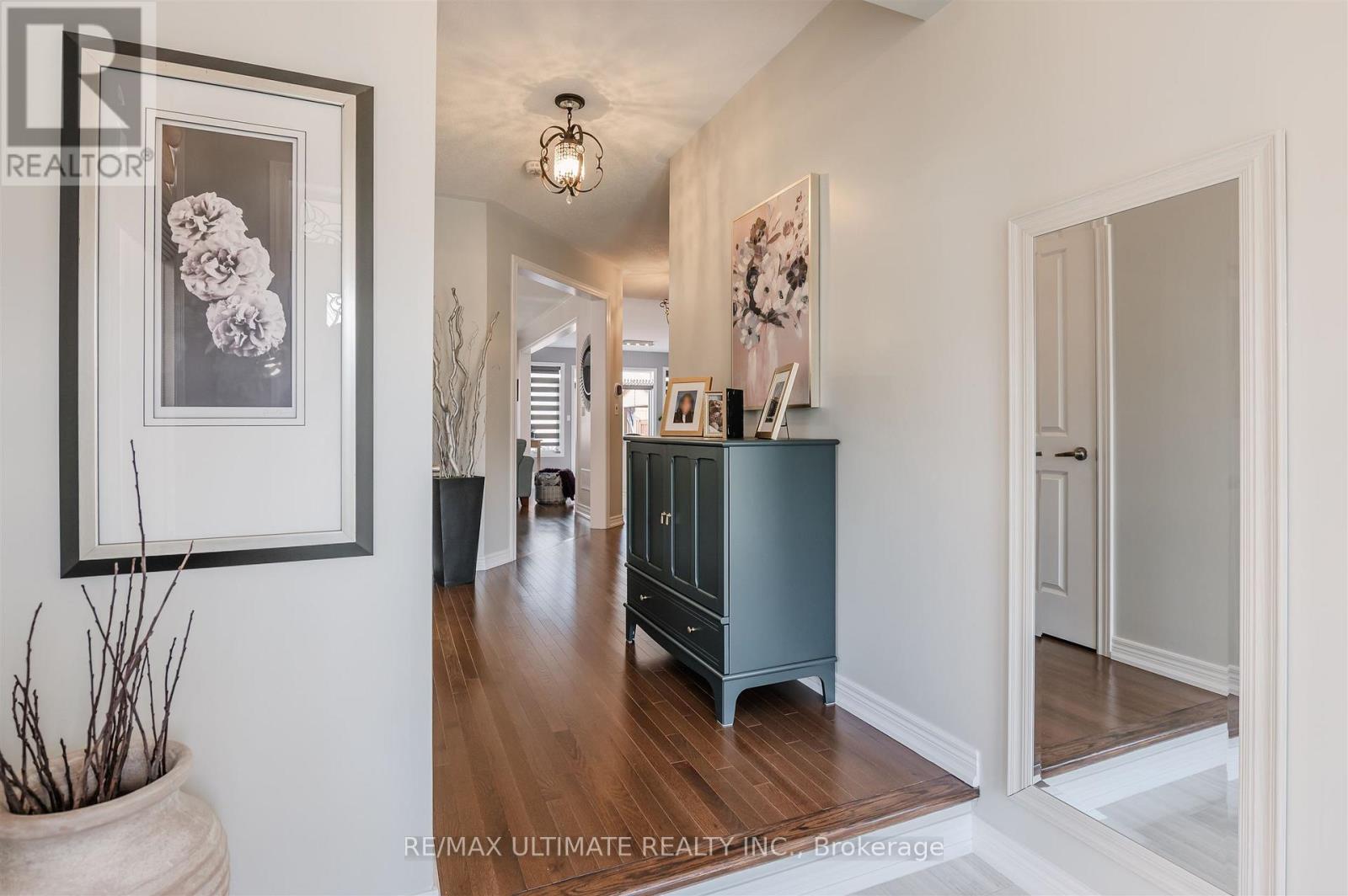 47 Lewis Avenue, Bradford West Gwillimbury, Ontario  L3Z 0X2 - Photo 3 - N12629264