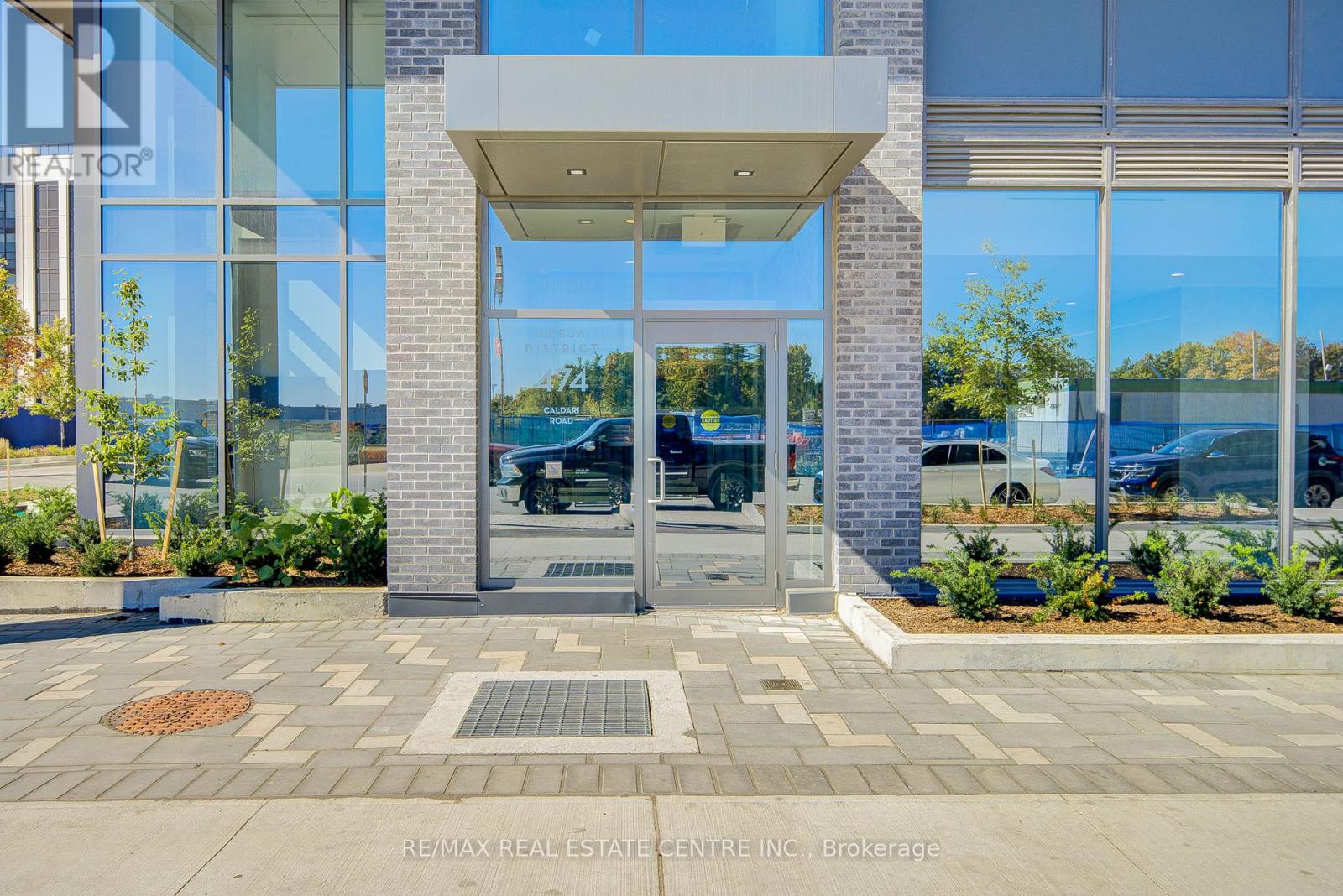 2204 - 474 Caldari Road, Vaughan (Concord), Ontario  L4K 0R5 - Photo 2 - N12629294