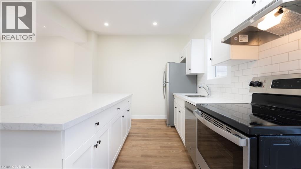 57 Winniett Street, Brantford, Ontario  N3T 1M6 - Photo 4 - 40793227