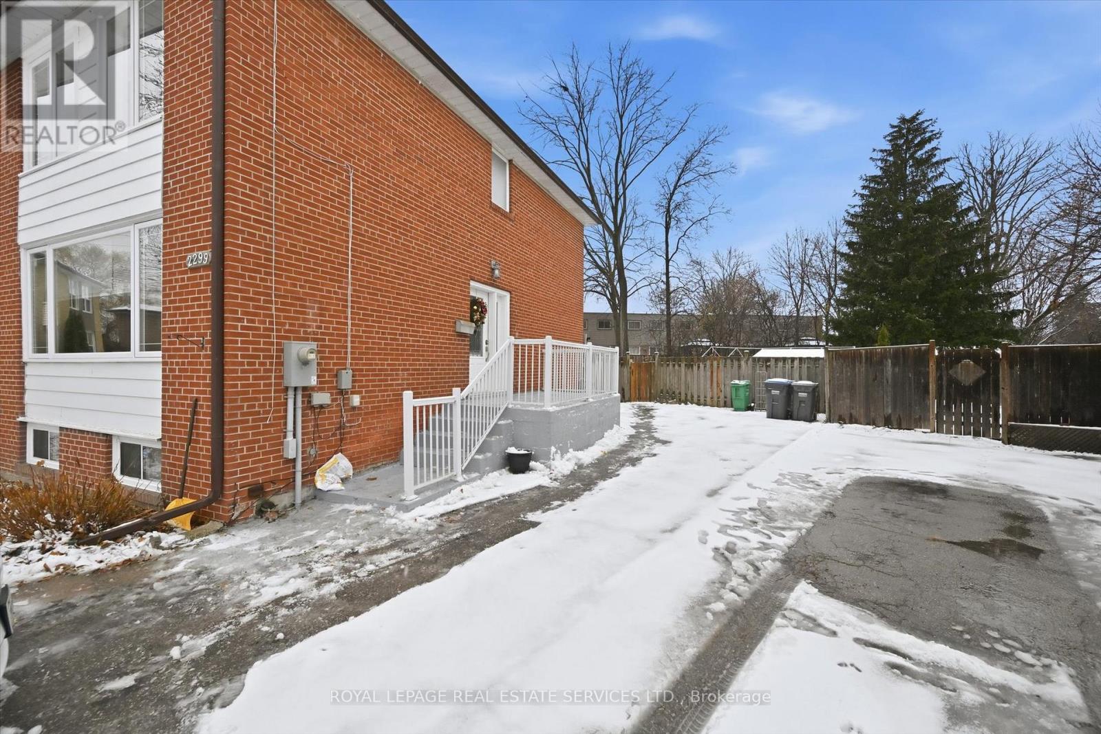 2299 Wiseman Court, Mississauga, Ontario  L5J 1P5 - Photo 4 - W12629266