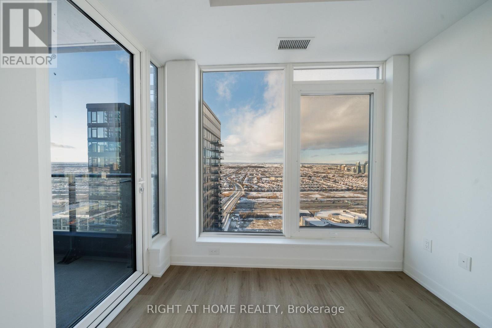 3402 - 395 Square One Drive, Mississauga, Ontario  L5B 0P6 - Photo 10 - W12629278