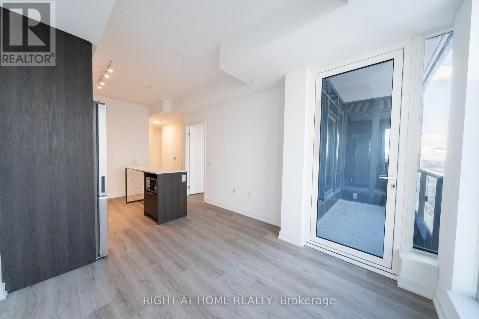 3402 - 395 Square One Drive, Mississauga, Ontario  L5B 0P6 - Photo 11 - W12629278