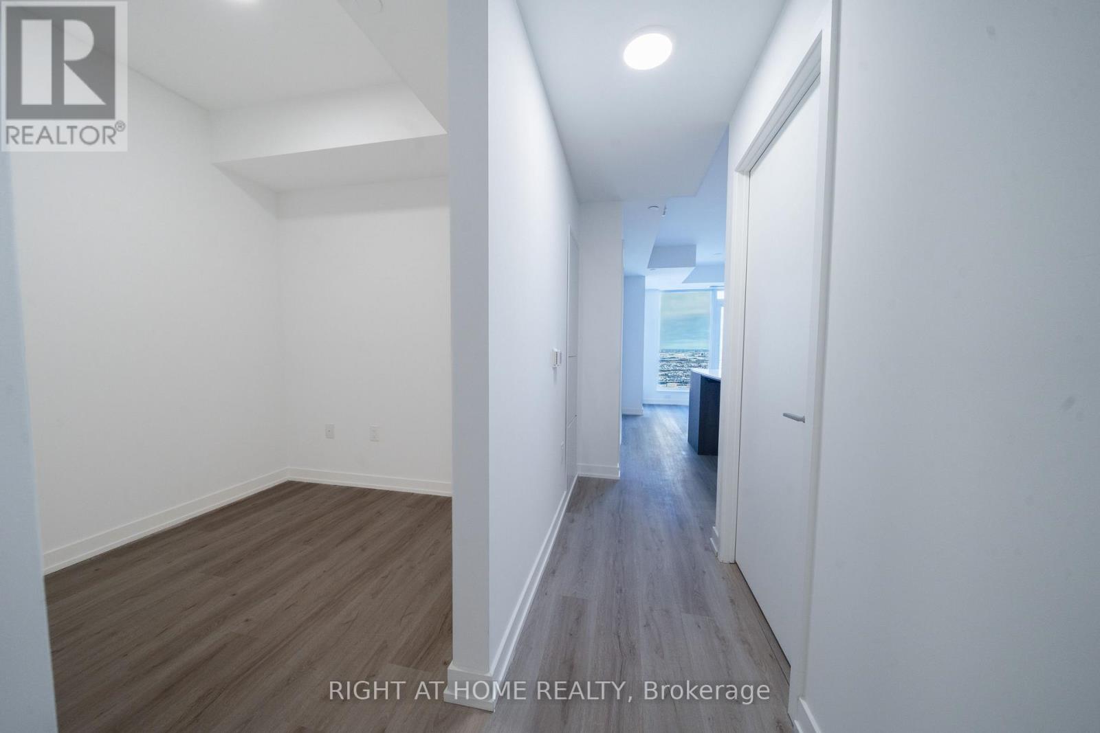 3402 - 395 Square One Drive, Mississauga, Ontario  L5B 0P6 - Photo 17 - W12629278