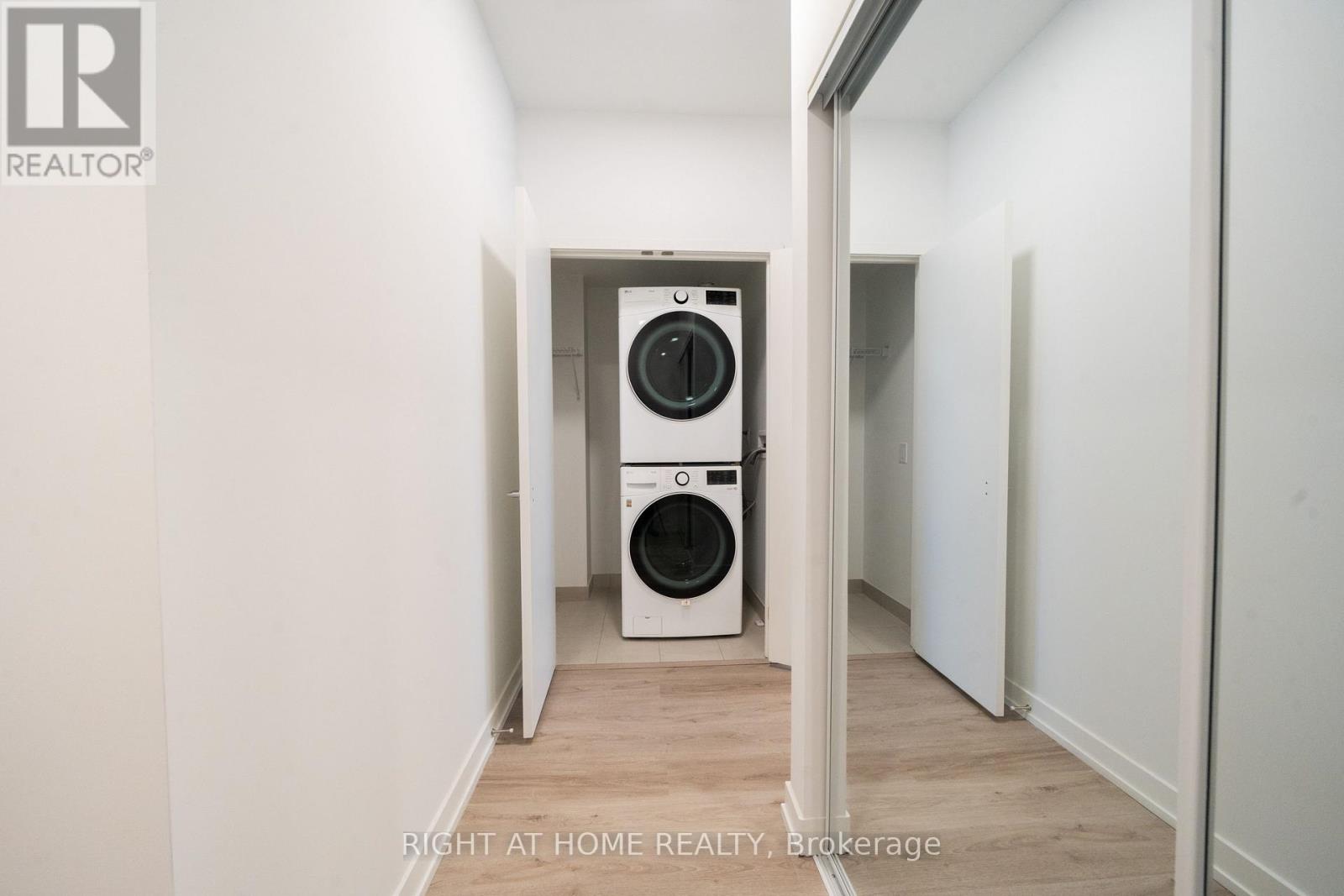 3402 - 395 Square One Drive, Mississauga, Ontario  L5B 0P6 - Photo 20 - W12629278