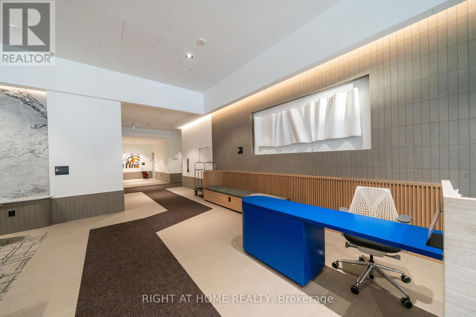 3402 - 395 Square One Drive, Mississauga, Ontario  L5B 0P6 - Photo 24 - W12629278