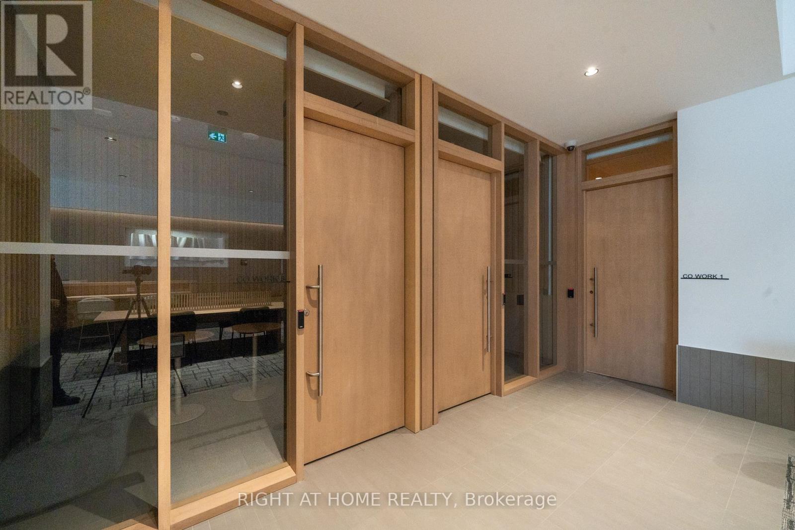 3402 - 395 Square One Drive, Mississauga, Ontario  L5B 0P6 - Photo 25 - W12629278