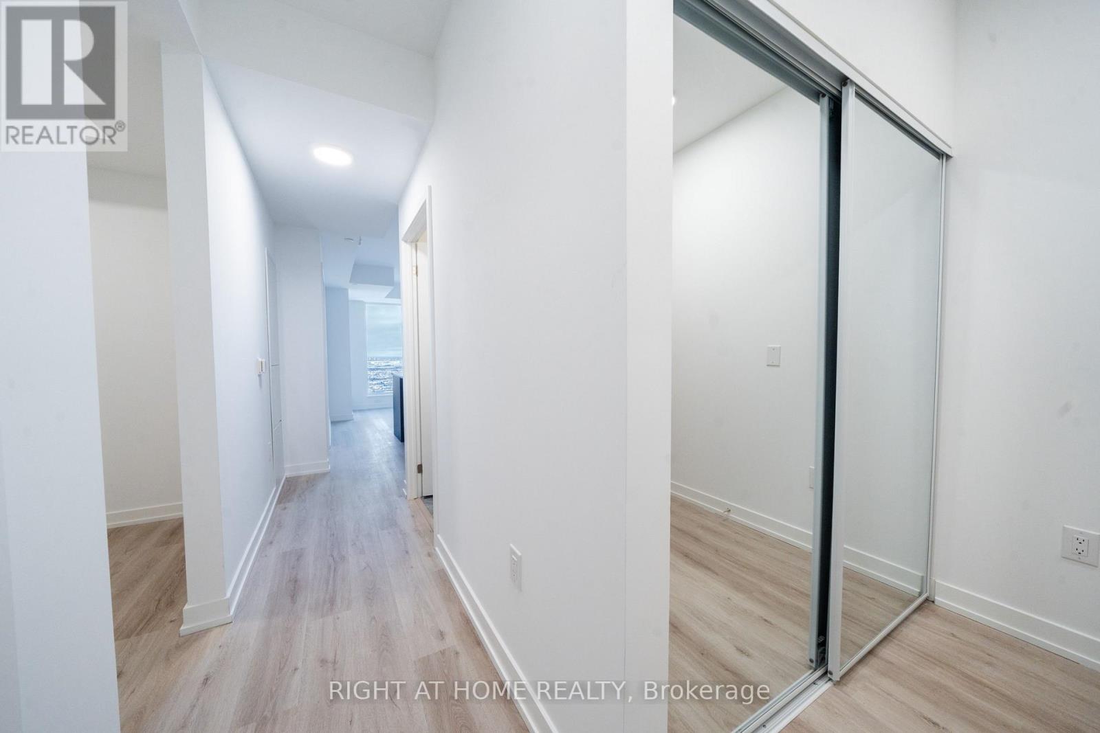 3402 - 395 Square One Drive, Mississauga, Ontario  L5B 0P6 - Photo 4 - W12629278