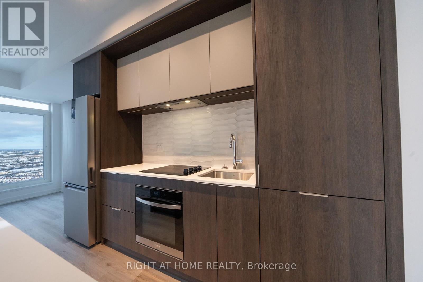 3402 - 395 Square One Drive, Mississauga, Ontario  L5B 0P6 - Photo 6 - W12629278