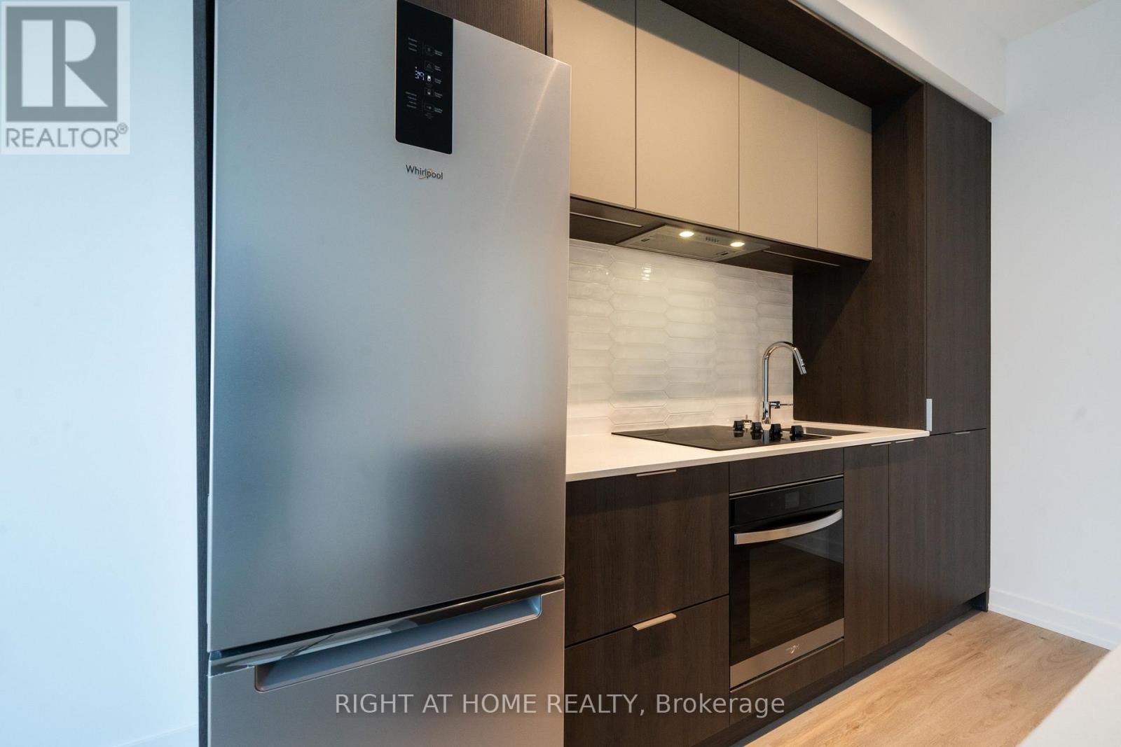 3402 - 395 Square One Drive, Mississauga, Ontario  L5B 0P6 - Photo 7 - W12629278