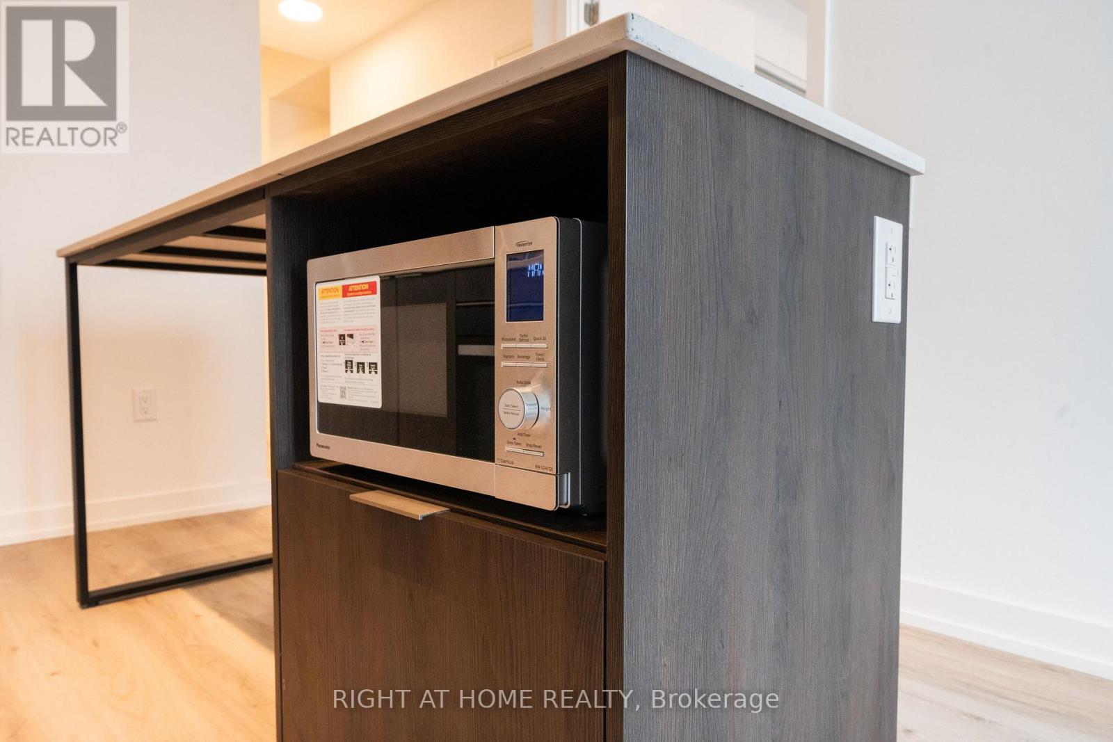 3402 - 395 Square One Drive, Mississauga, Ontario  L5B 0P6 - Photo 8 - W12629278