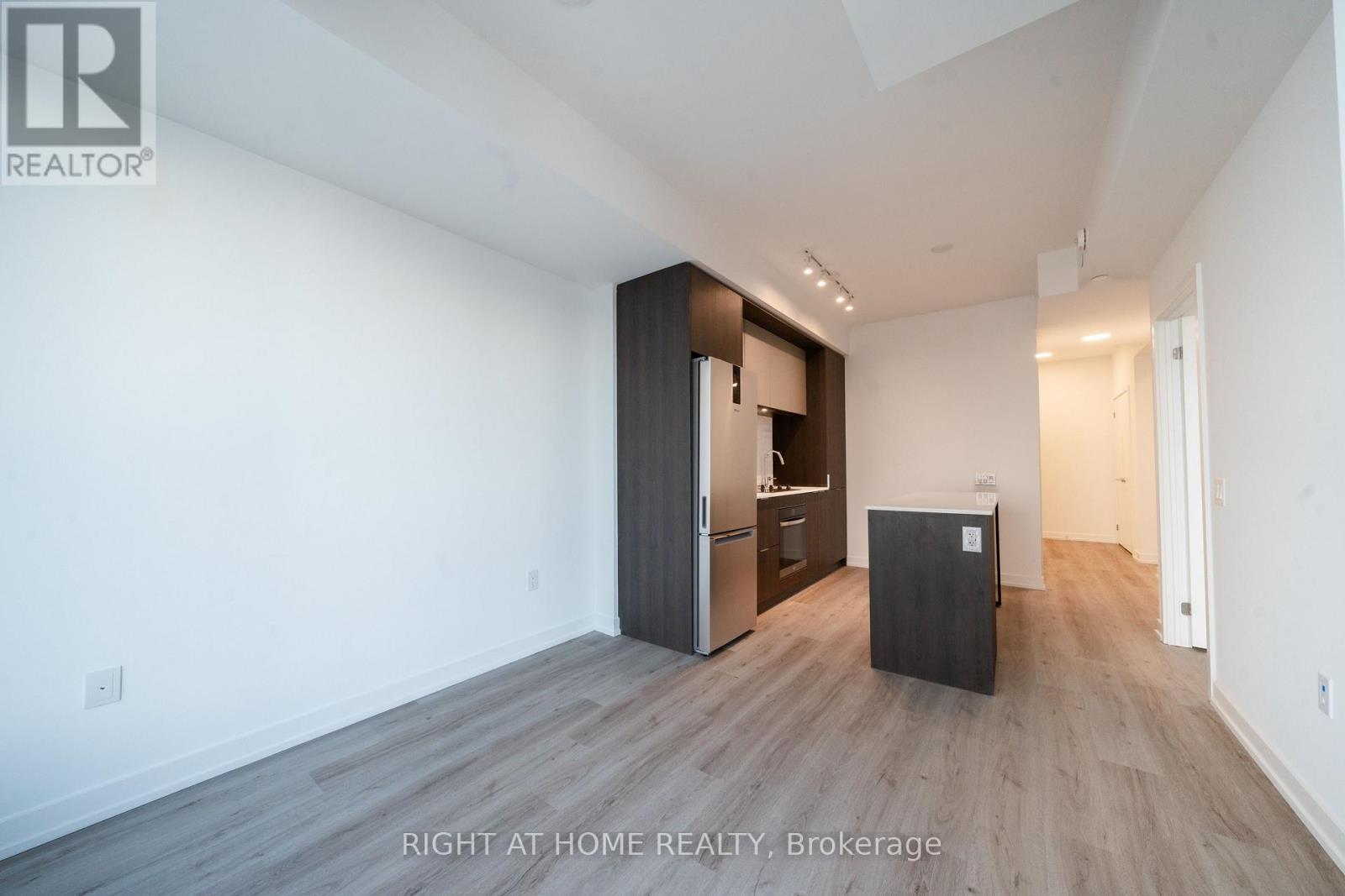 3402 - 395 Square One Drive, Mississauga, Ontario  L5B 0P6 - Photo 9 - W12629278