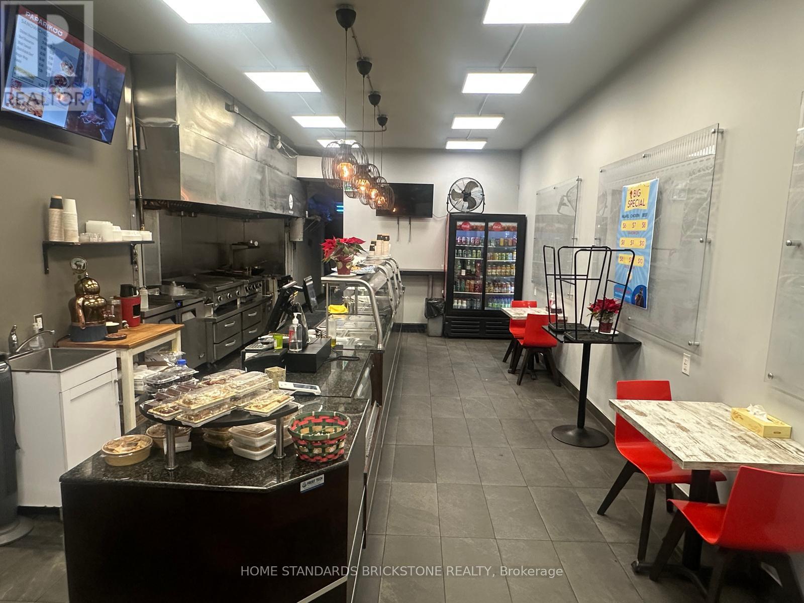 1176 The Queensway, Toronto (Islington-City Centre West), Ontario  M8Z 1R5 - Photo 5 - W12629282