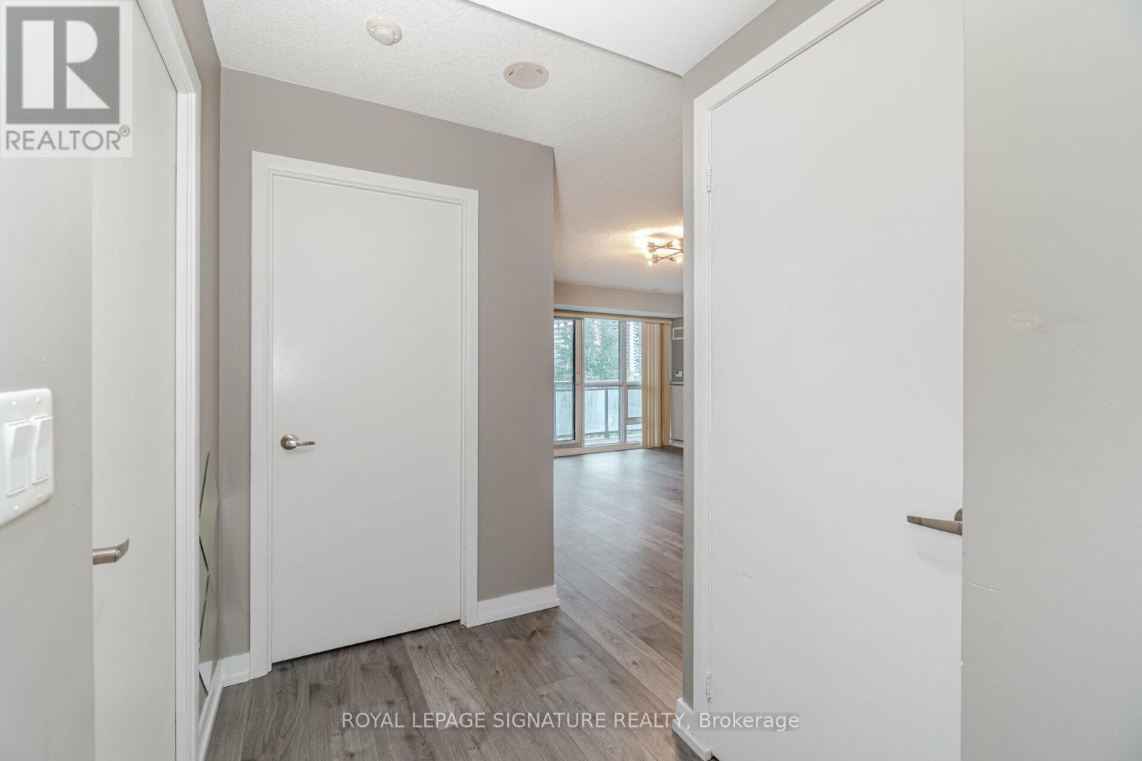 514 - 155 Legion Road N, Toronto (Mimico), Ontario  M8Y 0A7 - Photo 3 - W12629284
